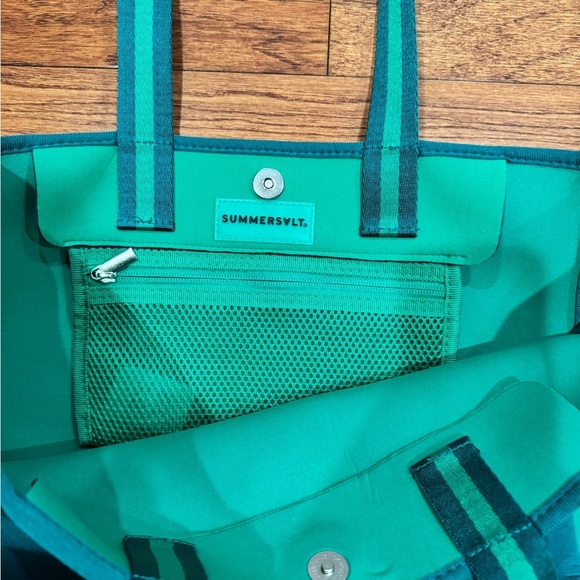 Summersalt The Perfect Beach Tote Neoprene Bag Carryall FAB FIT Green OS - Picture 3 of 5